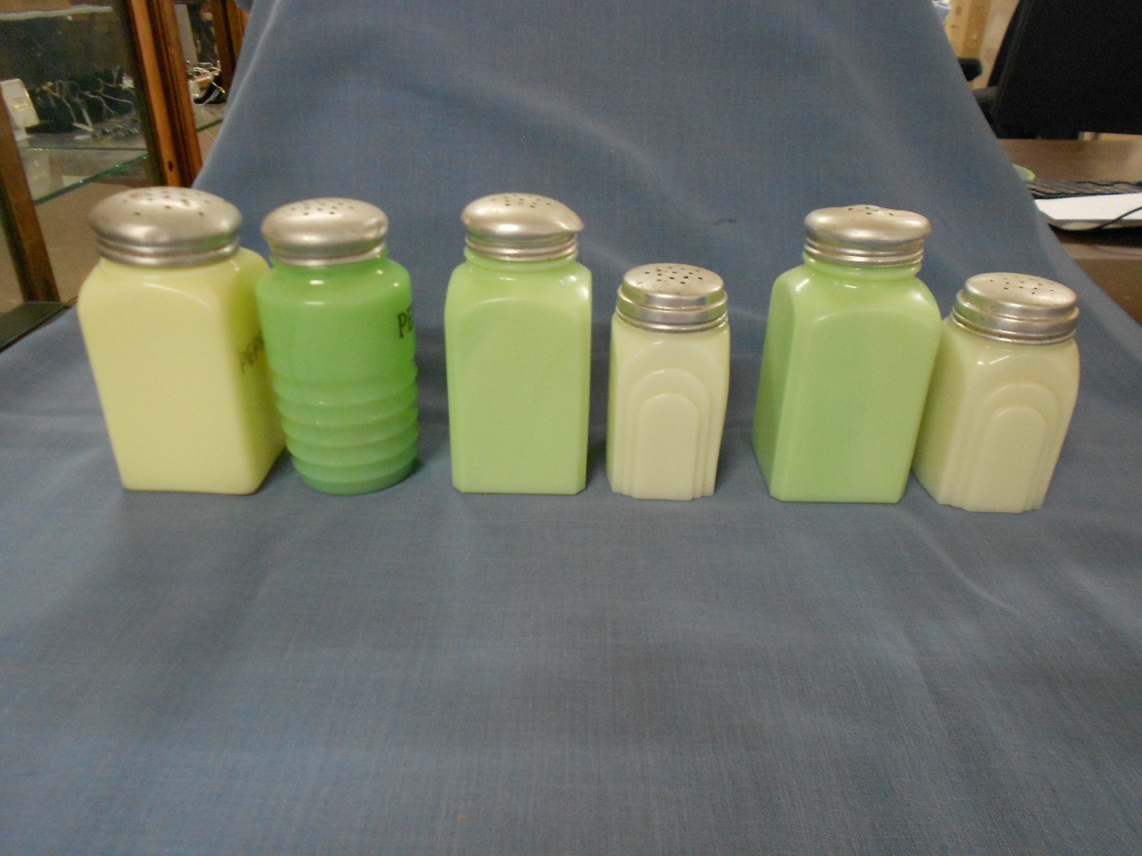 6 Vintage Jeannette? McKee? Jadeite Glass Pepper Sugar Flour Jars 3 3/4″-5″ tall