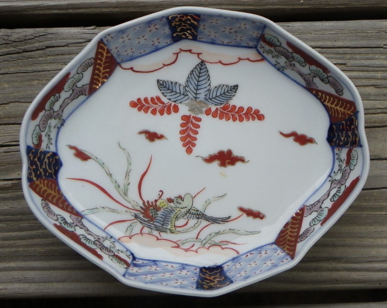 6″ x 5″ Oval 10-Sided Japanese Imari Ware Footed Dish-White-Gold-Blue-Rust