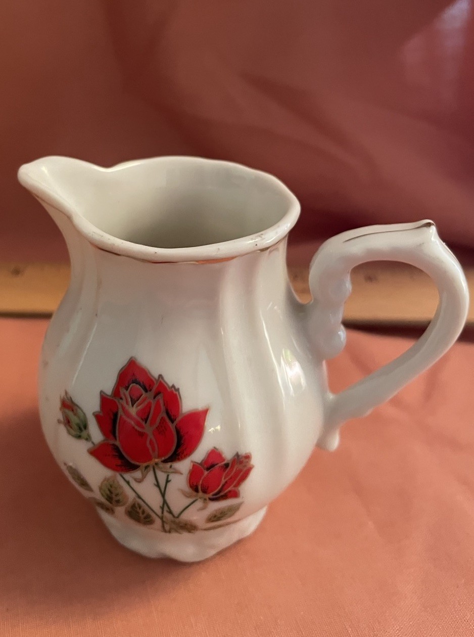 Vintage Porcelain Japan. Gold Trim Creamer 3-1/4” H. Mint Condition Vintage