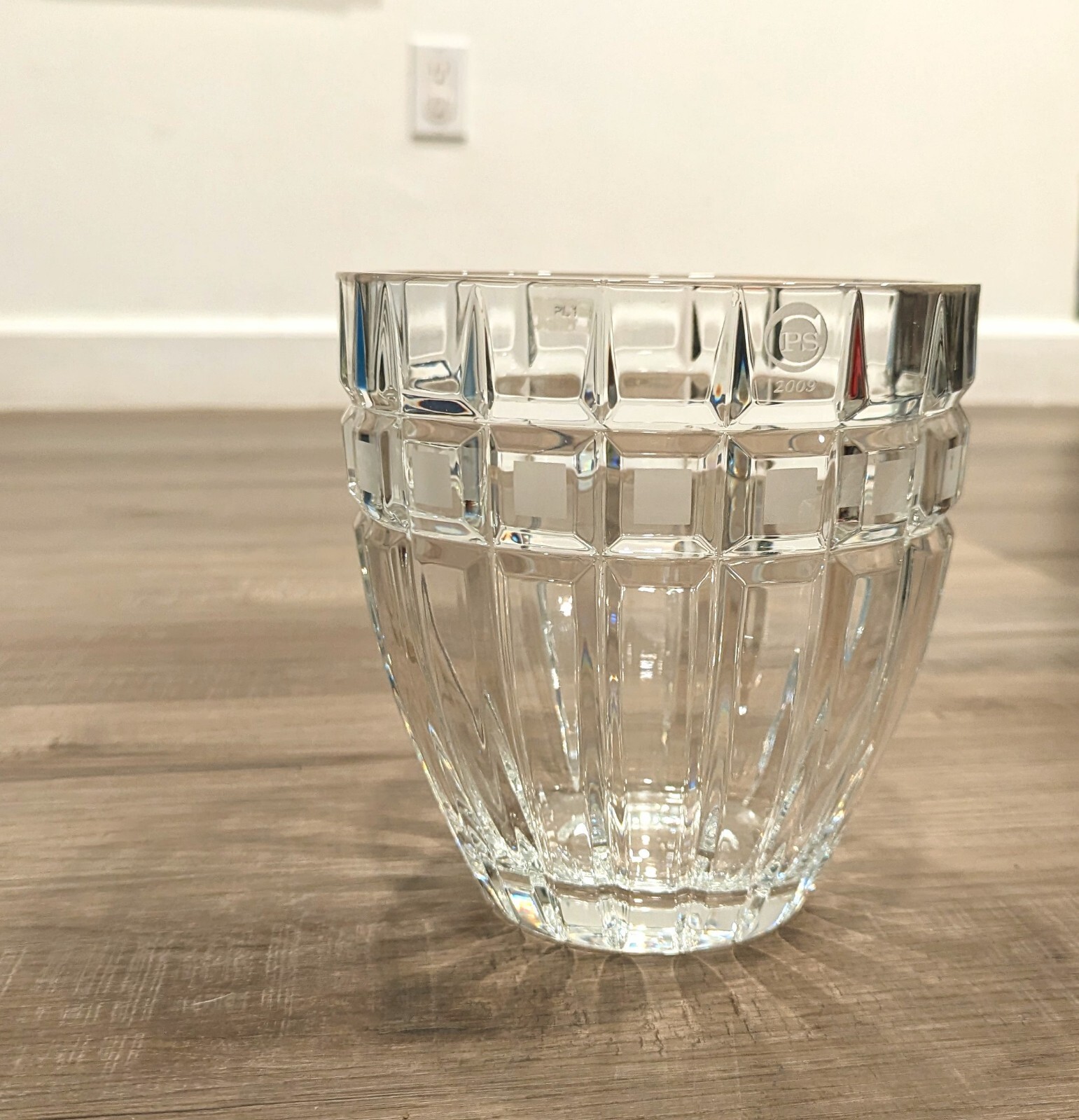 Marquis By Waterford Hand Cut Craystal Quadrata Raise Frosted Square 6 5/8″ Vase