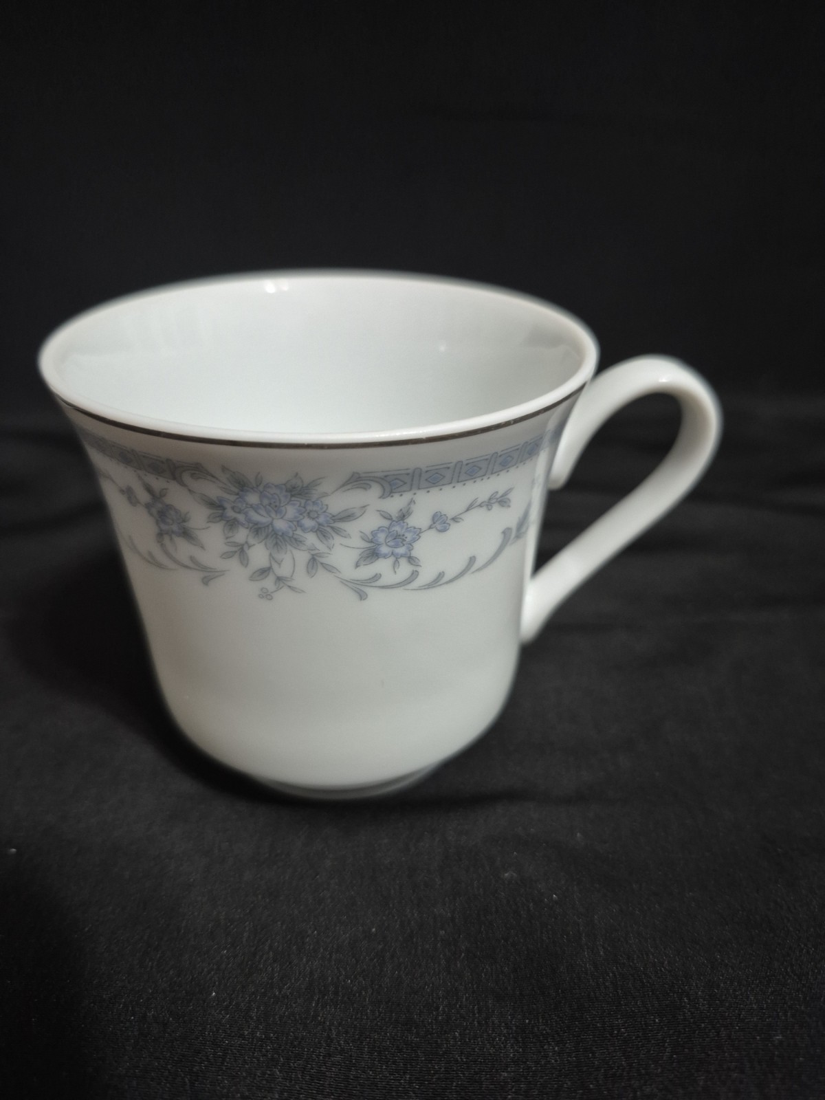 VINTAGE 1985 SHEFFIELD BLUE WHISPER CHINA TEACUP & SAUCER SET OF 3
