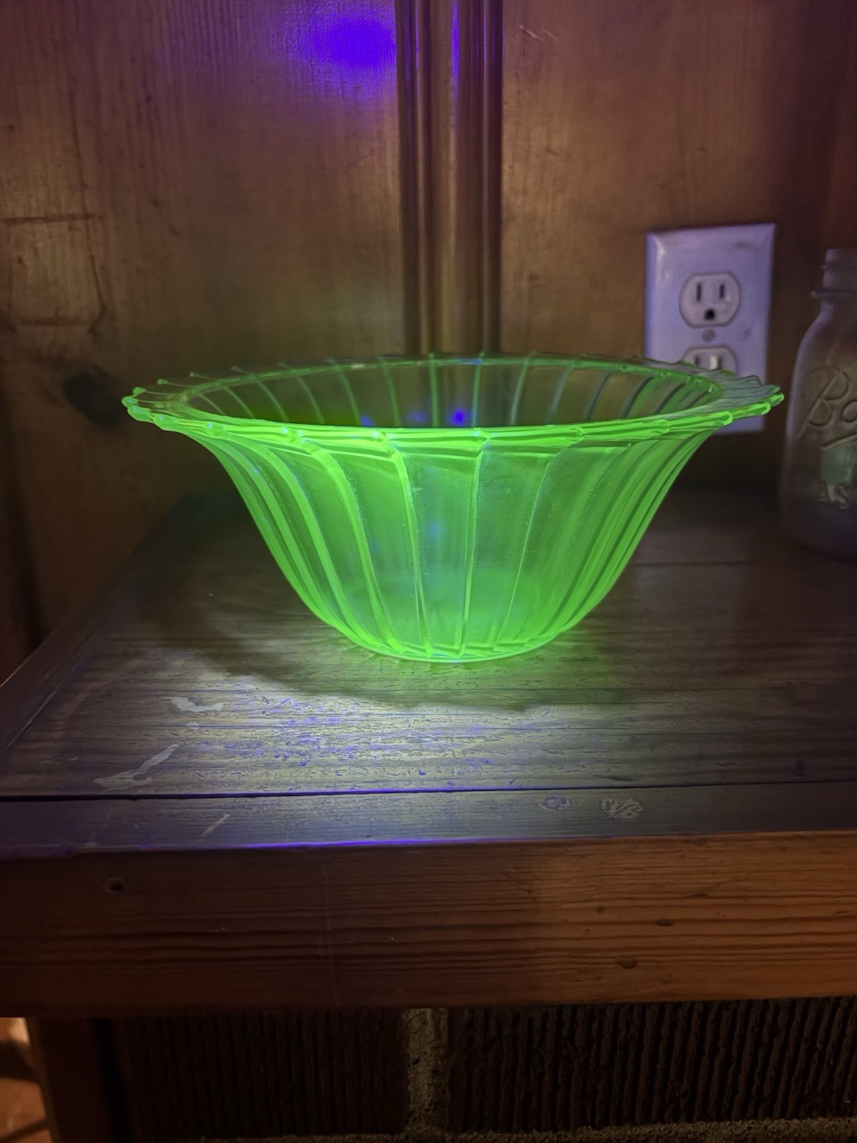Uranium Pinwheel Depression Glass Bowl Glows Small Chip In Bottom See Picture