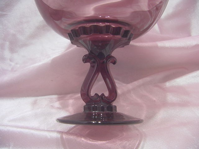 VINTAGE AMETHYST PURPLE GLASS COMPOTE BOWL FOOTED w/ SCALLOPED COVER