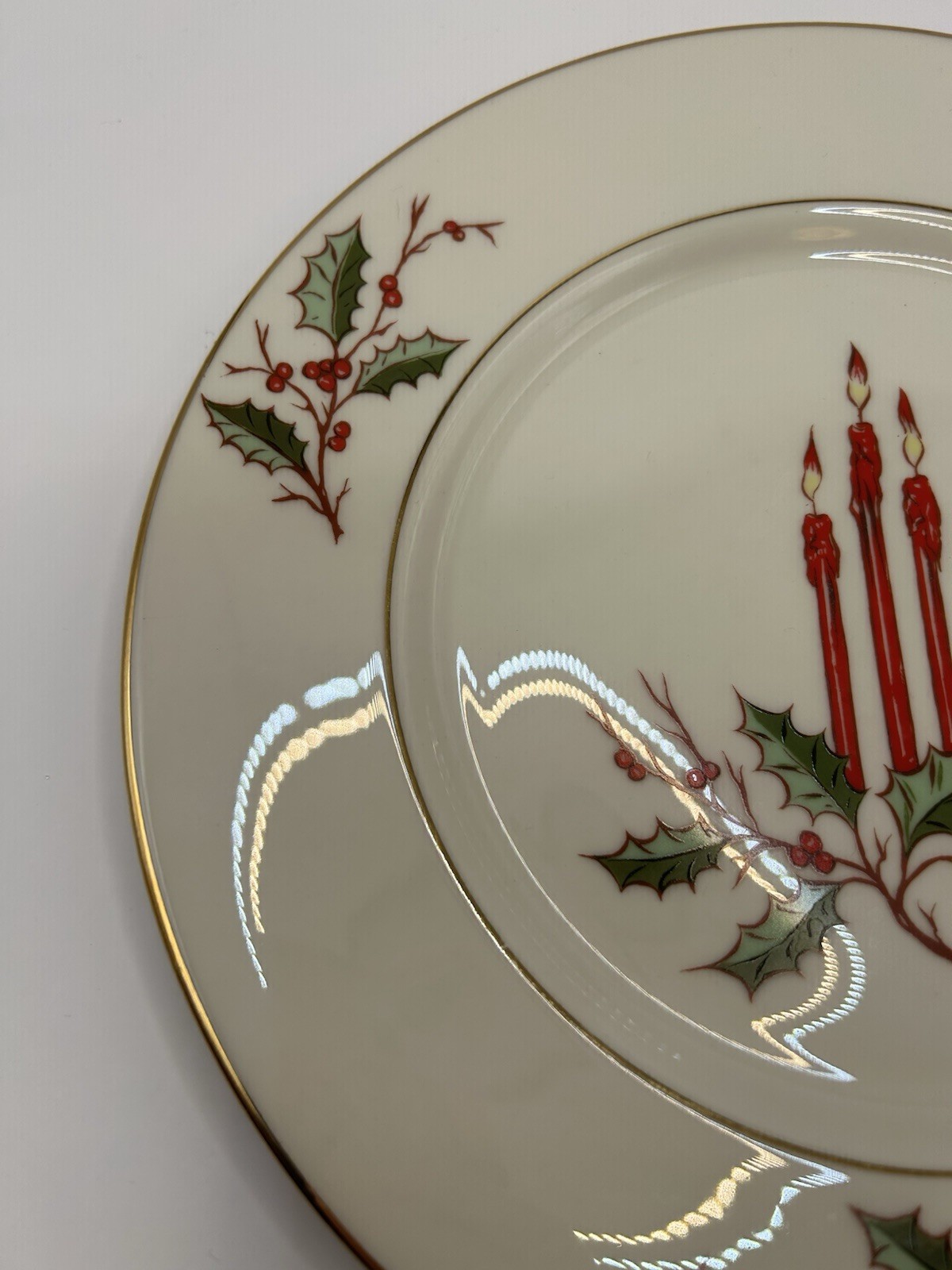 Fine Arts China Christmas 10 1/2″ Dinner Plate with Holly Berry and Candles Gift