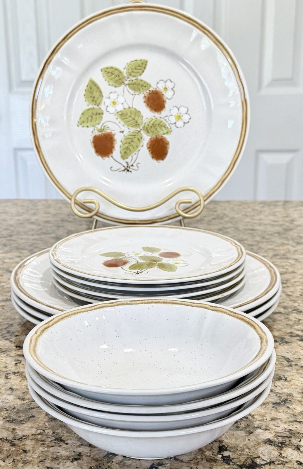 12pc Americana Hearthside Stoneware Berries Cream Dinner Set Plates & Bowls VTG