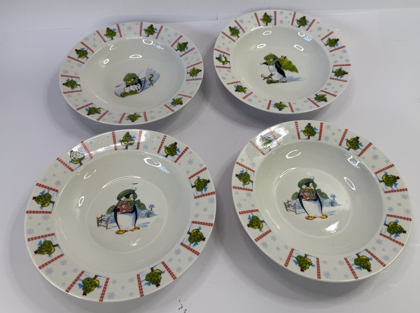 Mulberry Home Collection Penguin Holiday Penguin Rim Soup Bowl 9.5″ 2007