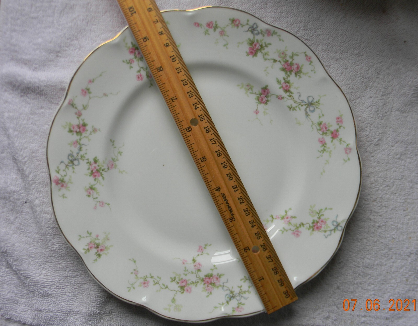 Haviland Theodore 9.75″ Dinner Plate ~ ROSANNE ~ Gold Trim – New York 1936