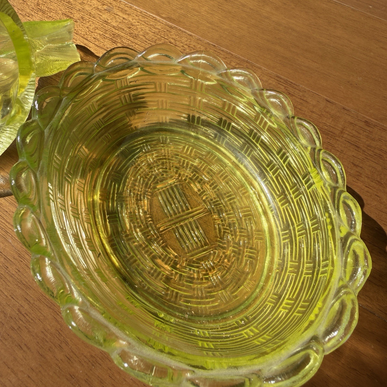 MINT Yellow Uranium Glass Hen on Nest 7” Vtg Covered Candy Dish UV Glow Chicken