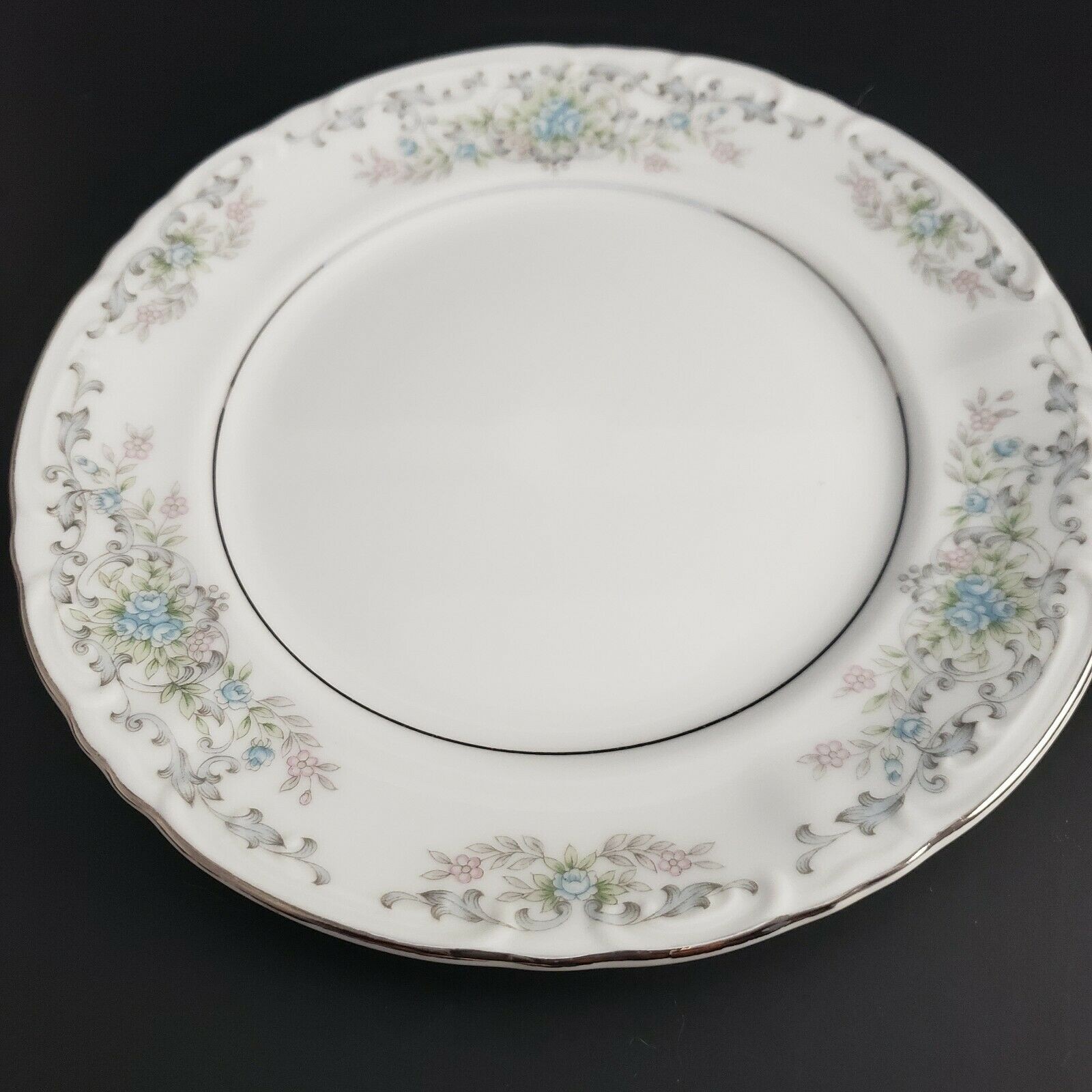 Theresa by NORLEANS 6 Fruit-Dessert Sauce Bowls PLUS 2 bread & butter plates