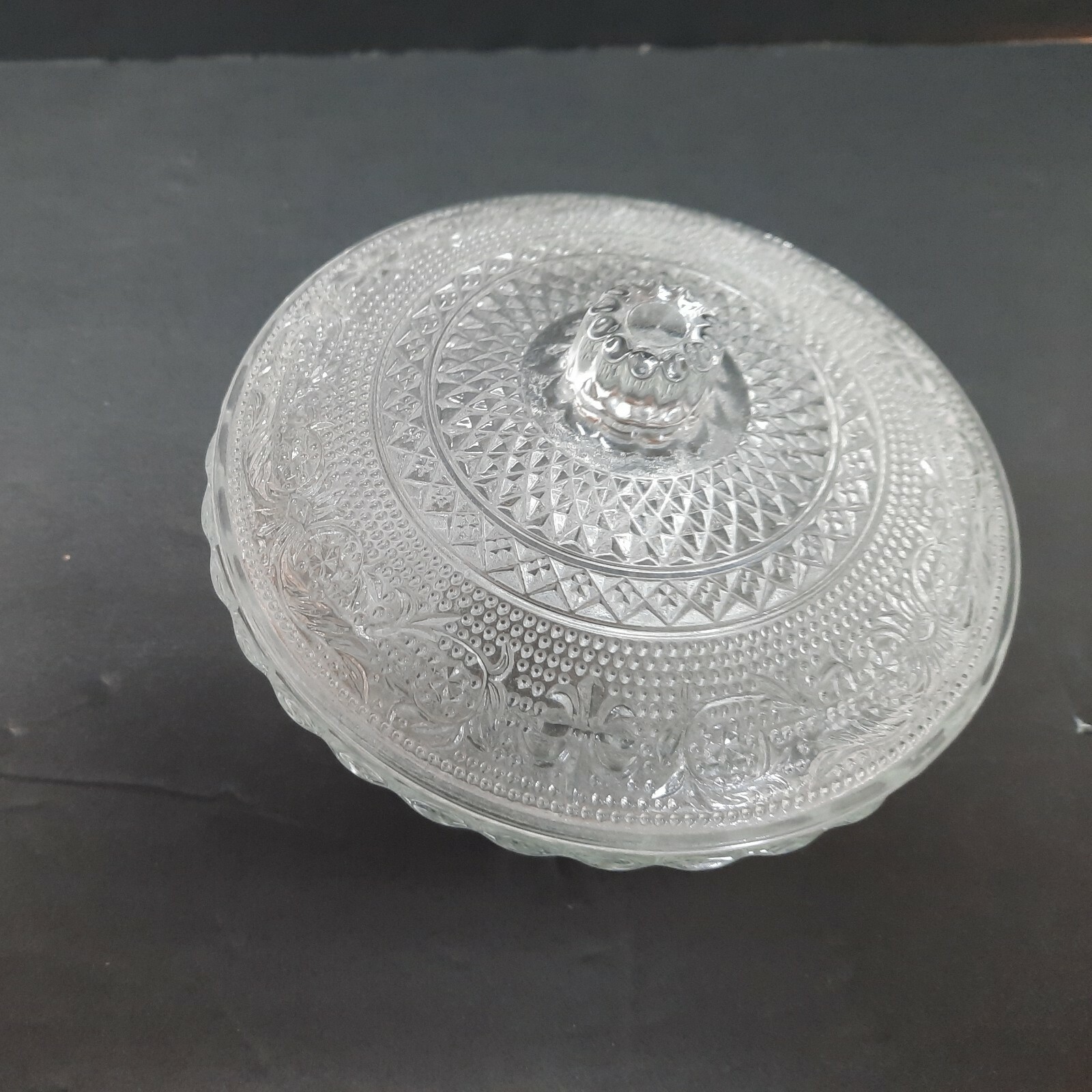 Vtg Kig Malaysia Pressed Sandwich Glass 5.25 Round Server/Candy Bowl with Lid