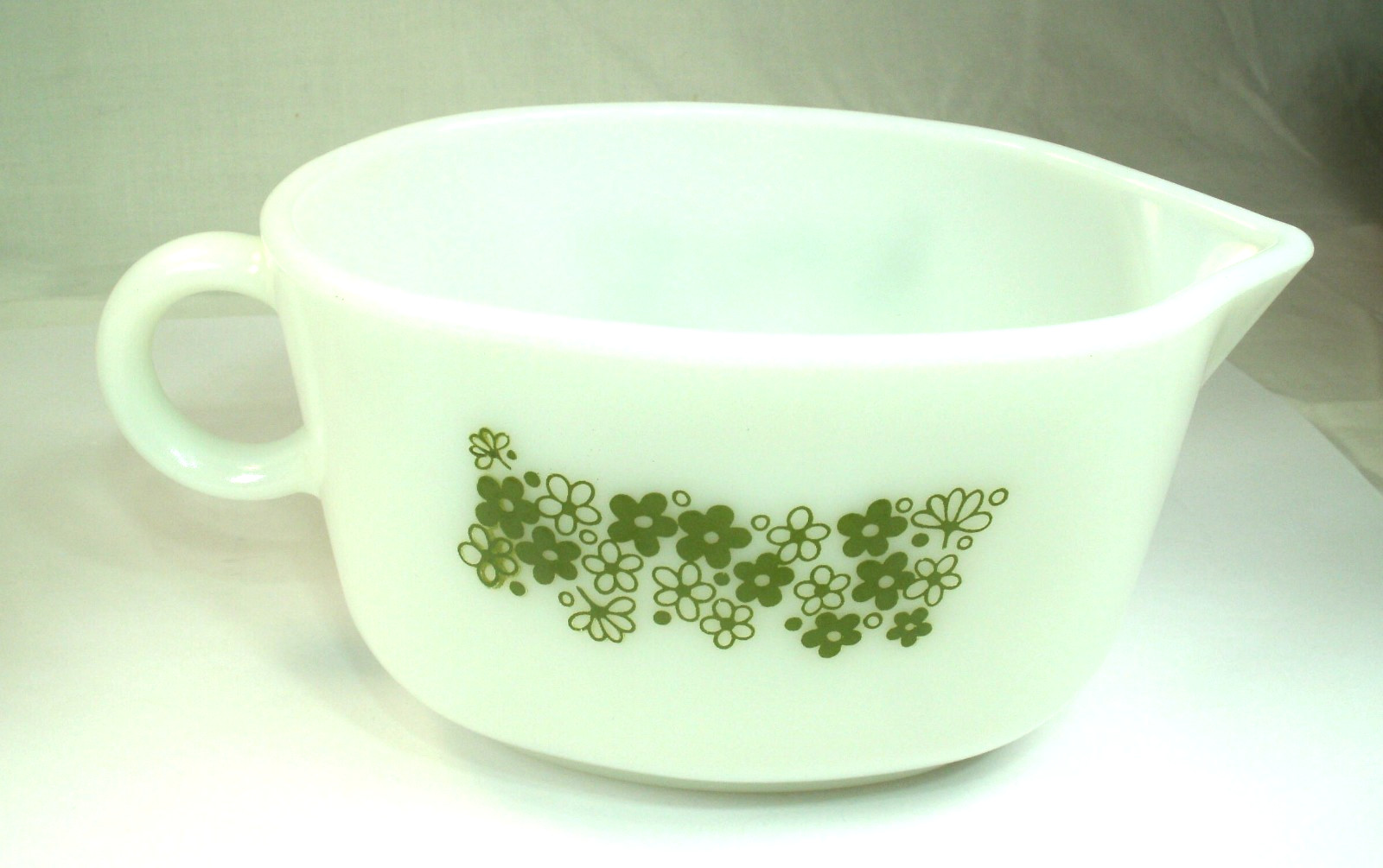 Vintage Pyrex Spring Blossom Crazy Daisy Creamer and Sugar Bowl With Plastic Lid
