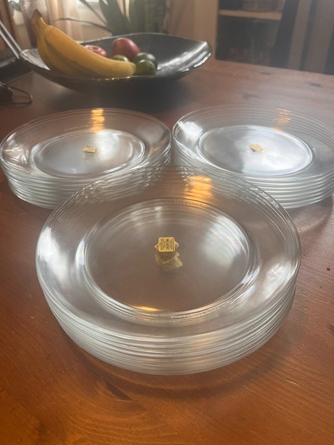 8 Arcoroc Classique Clear Glass Plates 7 7/8″ – Salad or Dessert Plates – France