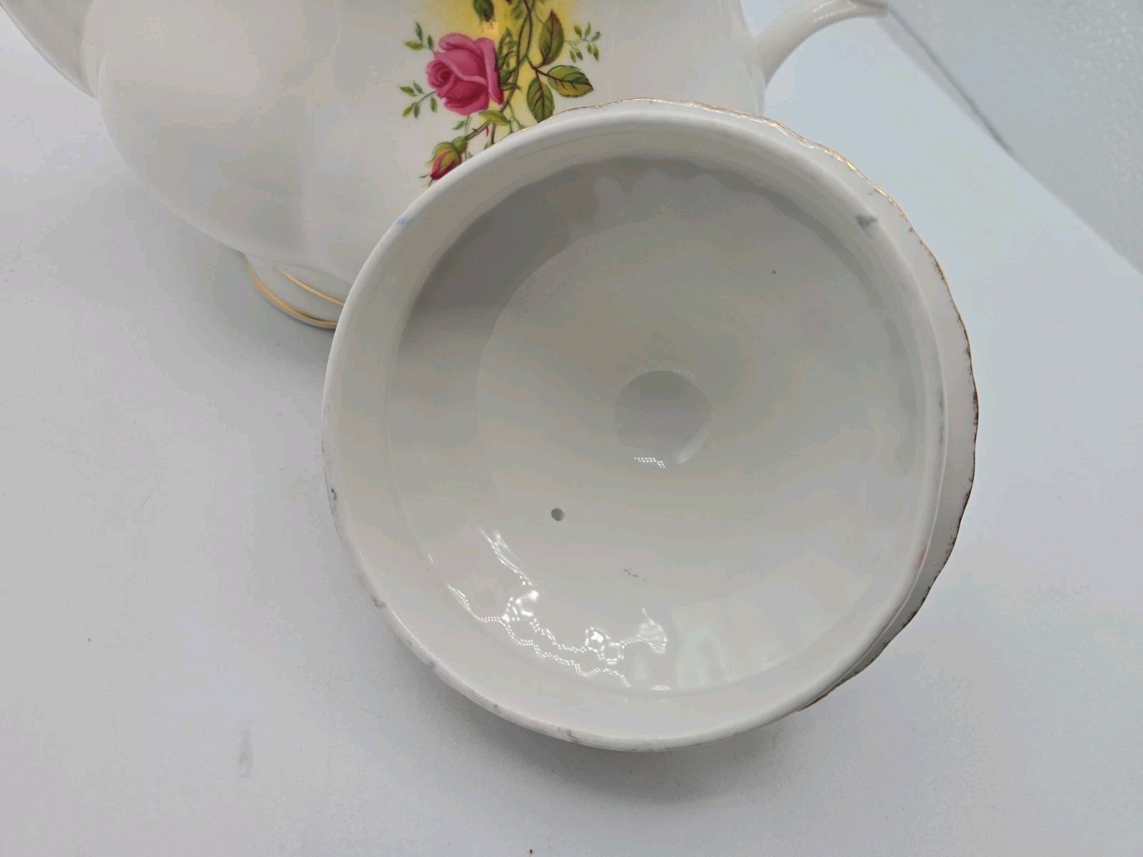 Royal Albert Old Country Roses Tea Pot With Lid 1962 Gold Trim 7.5″