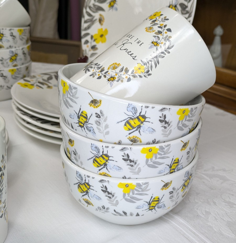 24 ROYAL NORFOLK BUMBLEBEE & FLOWERS Service for 6, Dinner Salad Plate Bowl Mugs