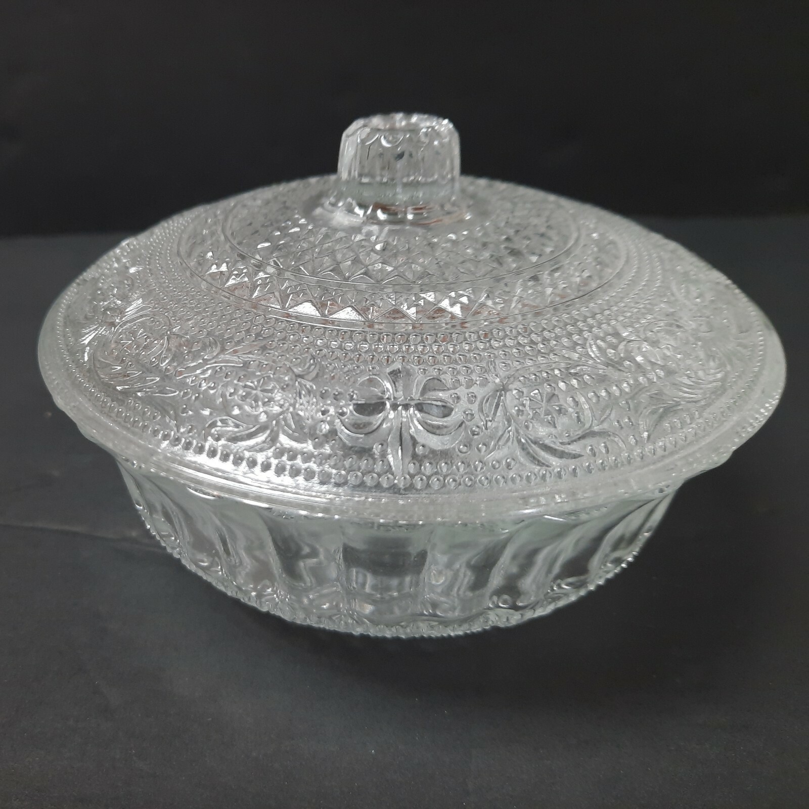 Vtg Kig Malaysia Pressed Sandwich Glass 5.25 Round Server/Candy Bowl with Lid