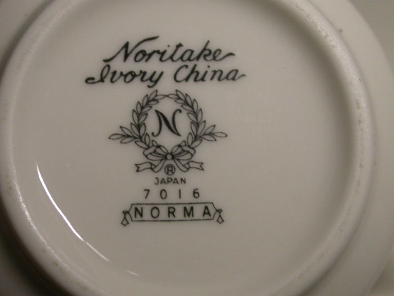 Noritake Norma #7016 Creamer White Blue Platinum Trim 3 1/4″T