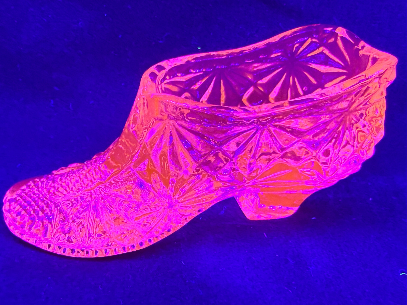 Green Vaseline glass floral shoe slipper boot uranium daisy & button pattern art