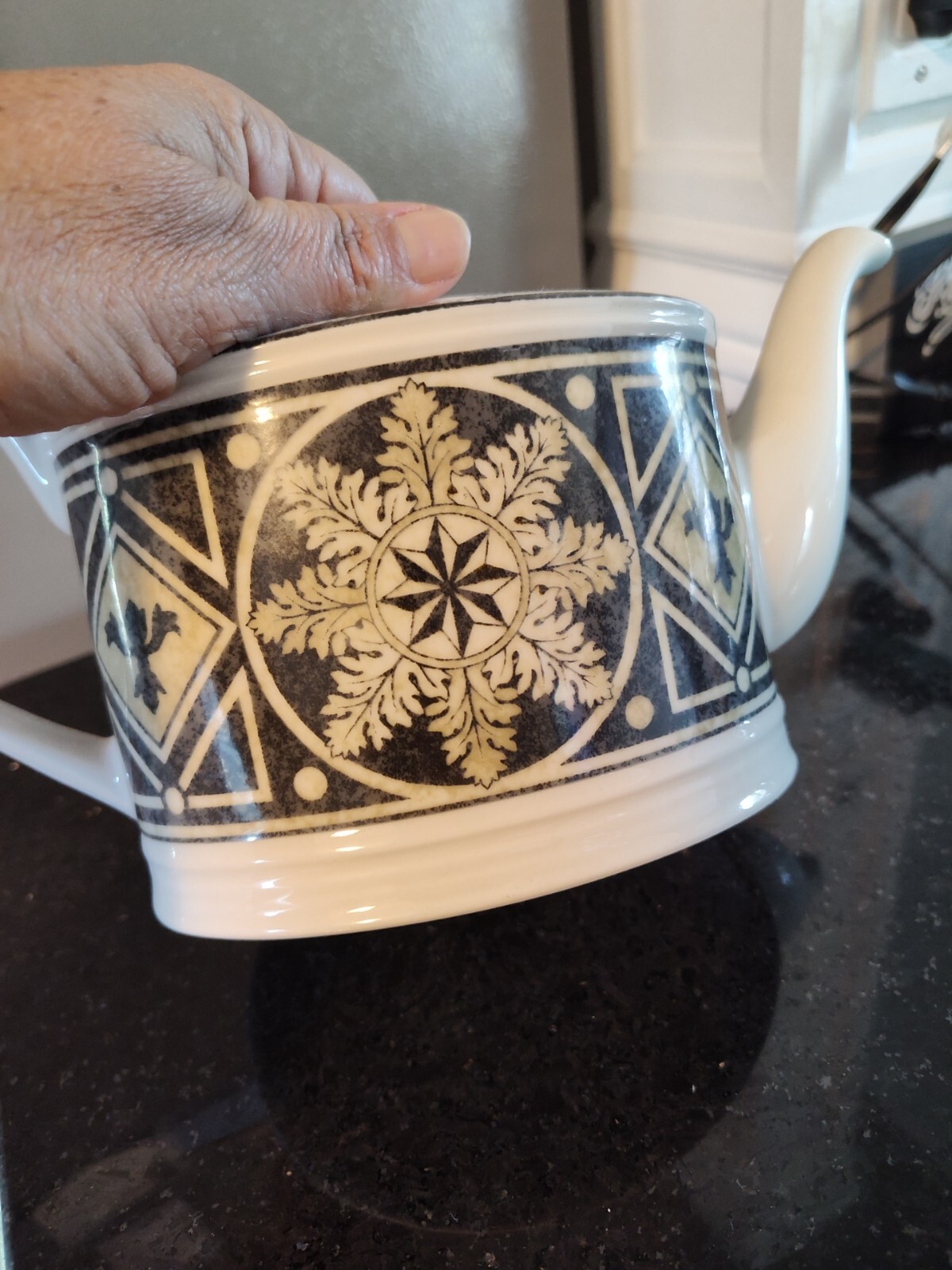 222 Fifth San Marco Black and White EUC