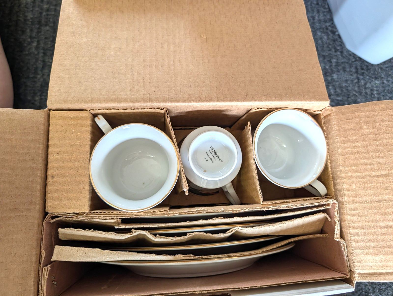 Tienshan DECK THE HALLS Dinnerware Service 4 Dinner Salad Cup Plate 16 Piece Set