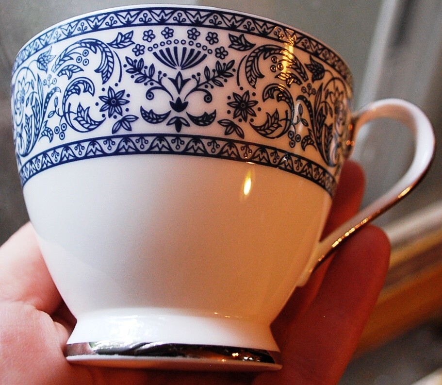 Set 4 MINTON Bone China INFANTA S744 Footed Cups & Saucers ENGLAND Blue & White