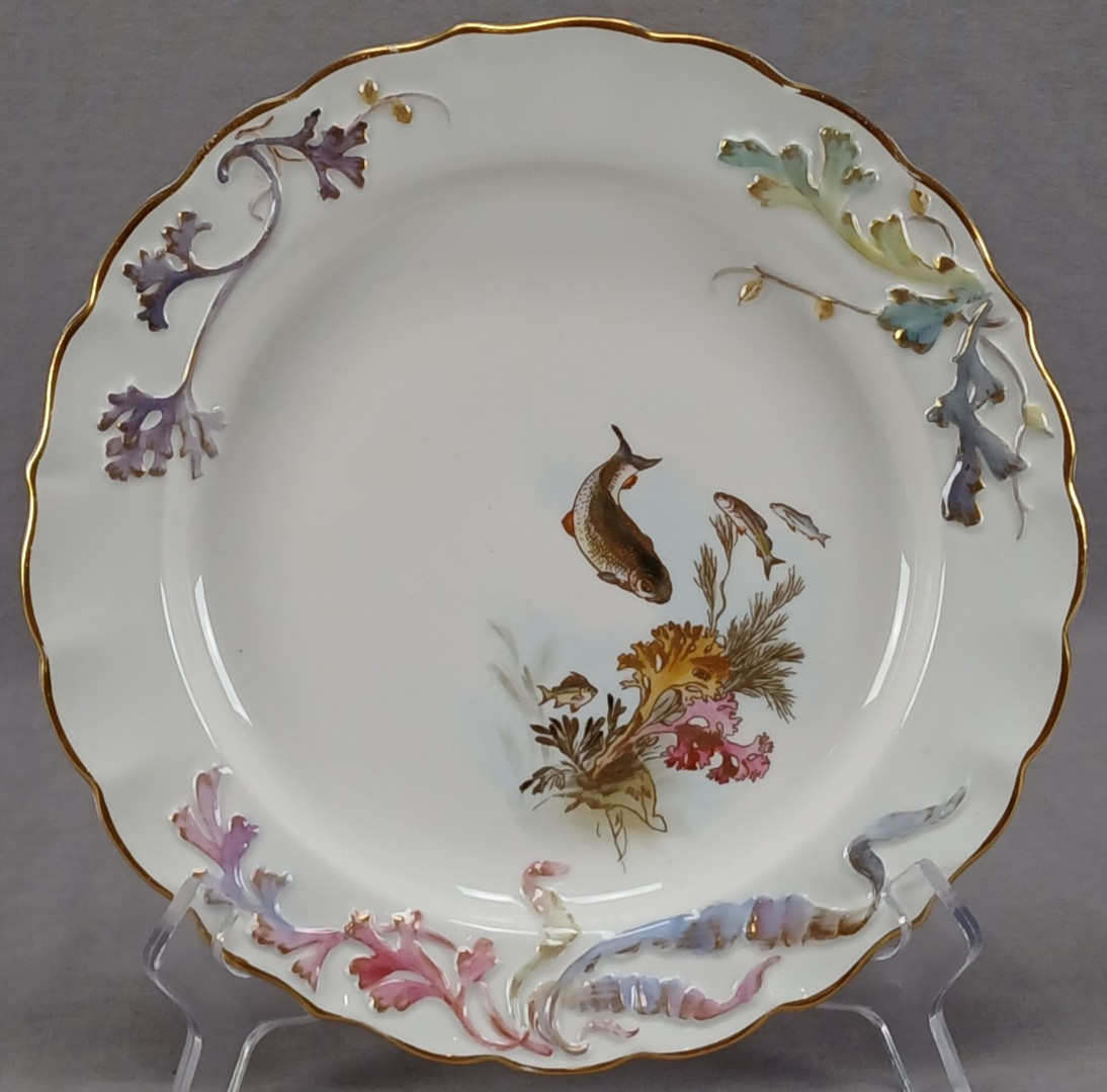 Royal Worcester Hand Painted Fish Relief Molded Seaweed Gold 9 1/8 Inch Plate A