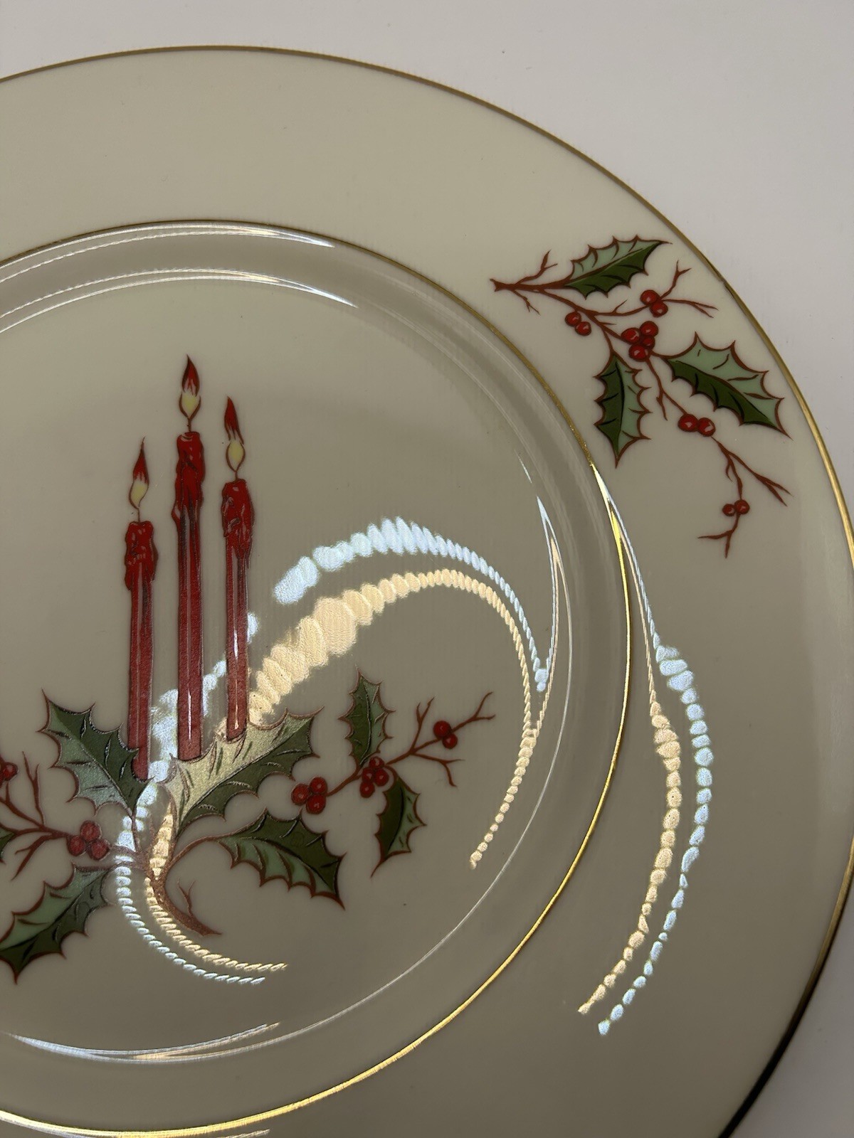 Fine Arts China Christmas 10 1/2″ Dinner Plate with Holly Berry and Candles Gift