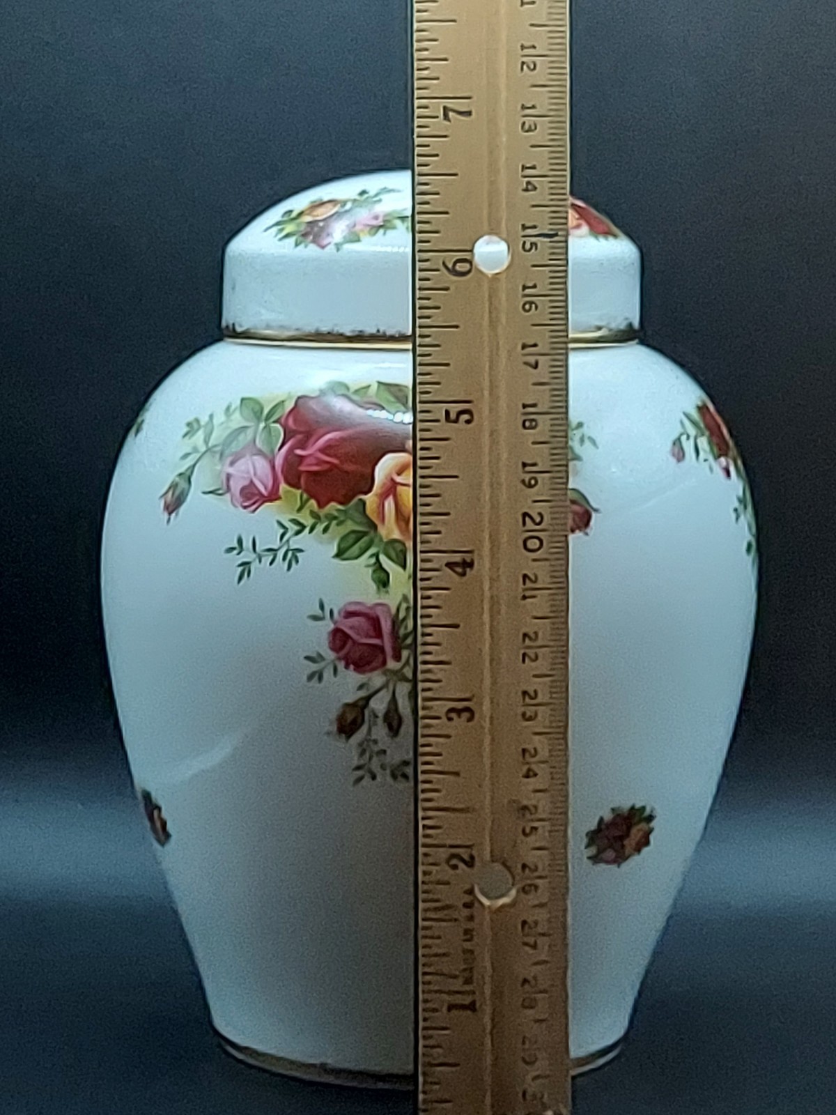 Royal Albert OLD COUNTRY ROSES – 7” GINGER JAR w/LID 1962 Bone China ENGLAND