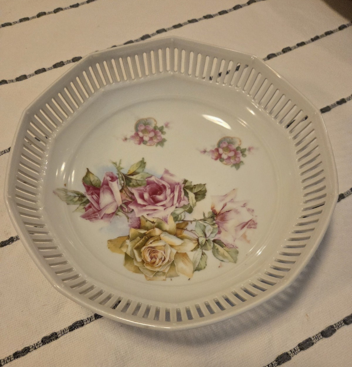 Bavaria Porcelain Floral Roses Decorative Plate, Round Pierced Rim, Printed