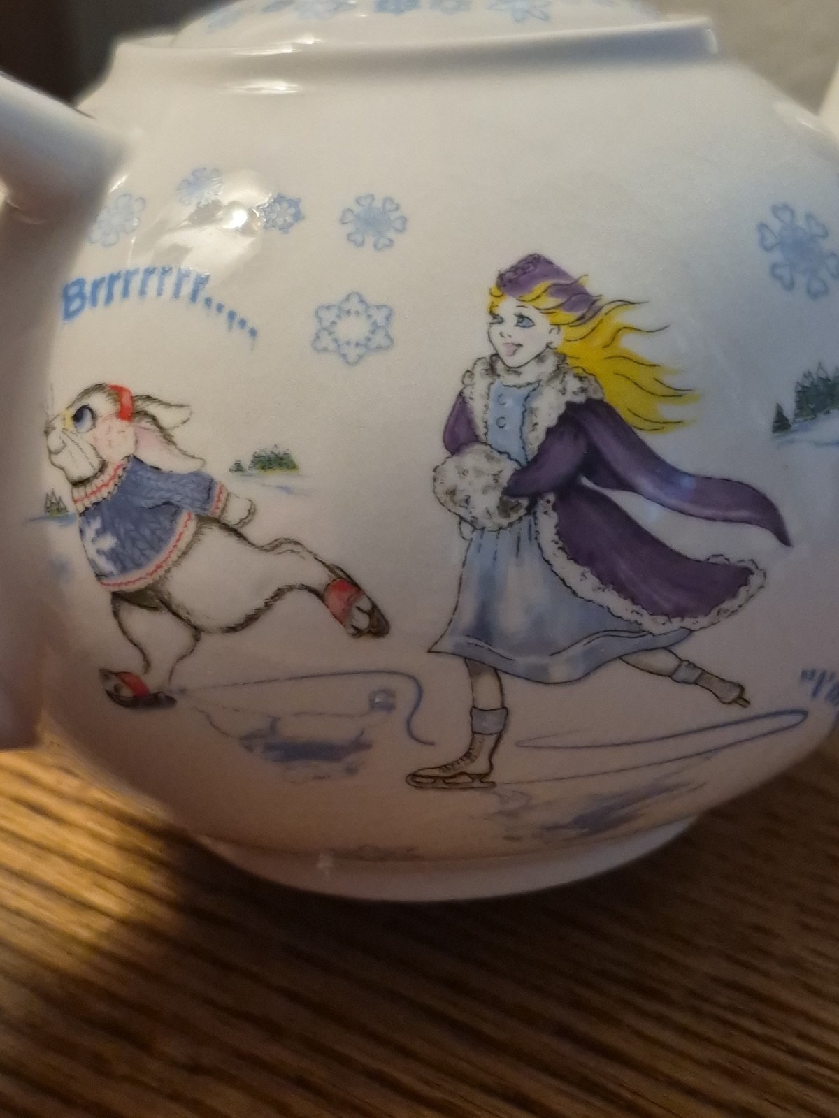 DISNEY PAUL CARDEW Teapot Alice in Winterland Designed in England