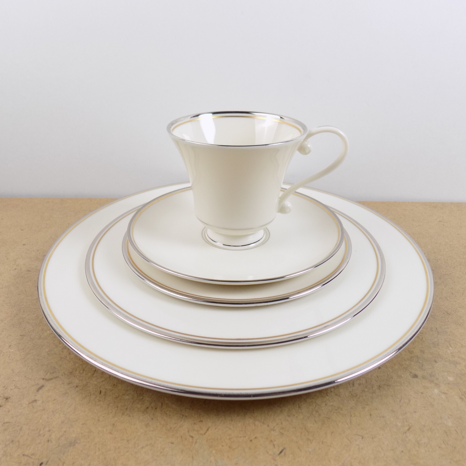 Pickard Debonair 5pc Place Setting Fine China USA Gold & Platinum Trim