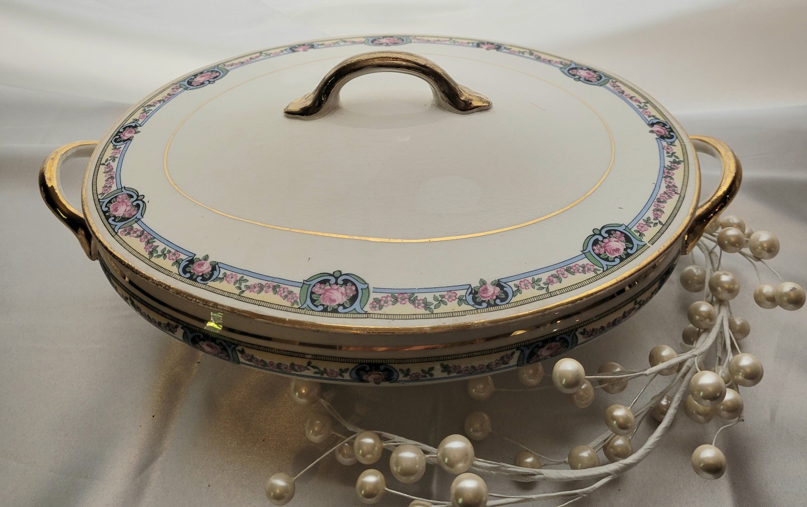 Vtg Royal China International Covered Casserole W/Pink Rose Garland Blue Scroll