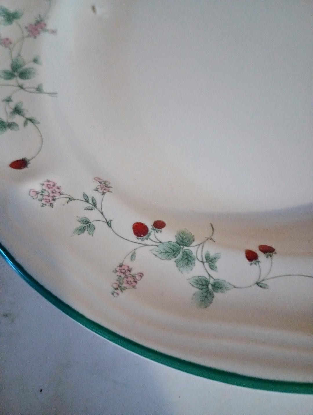 Set of 4 Vintage Stoneware Summer Fruits 7.75 in Plates