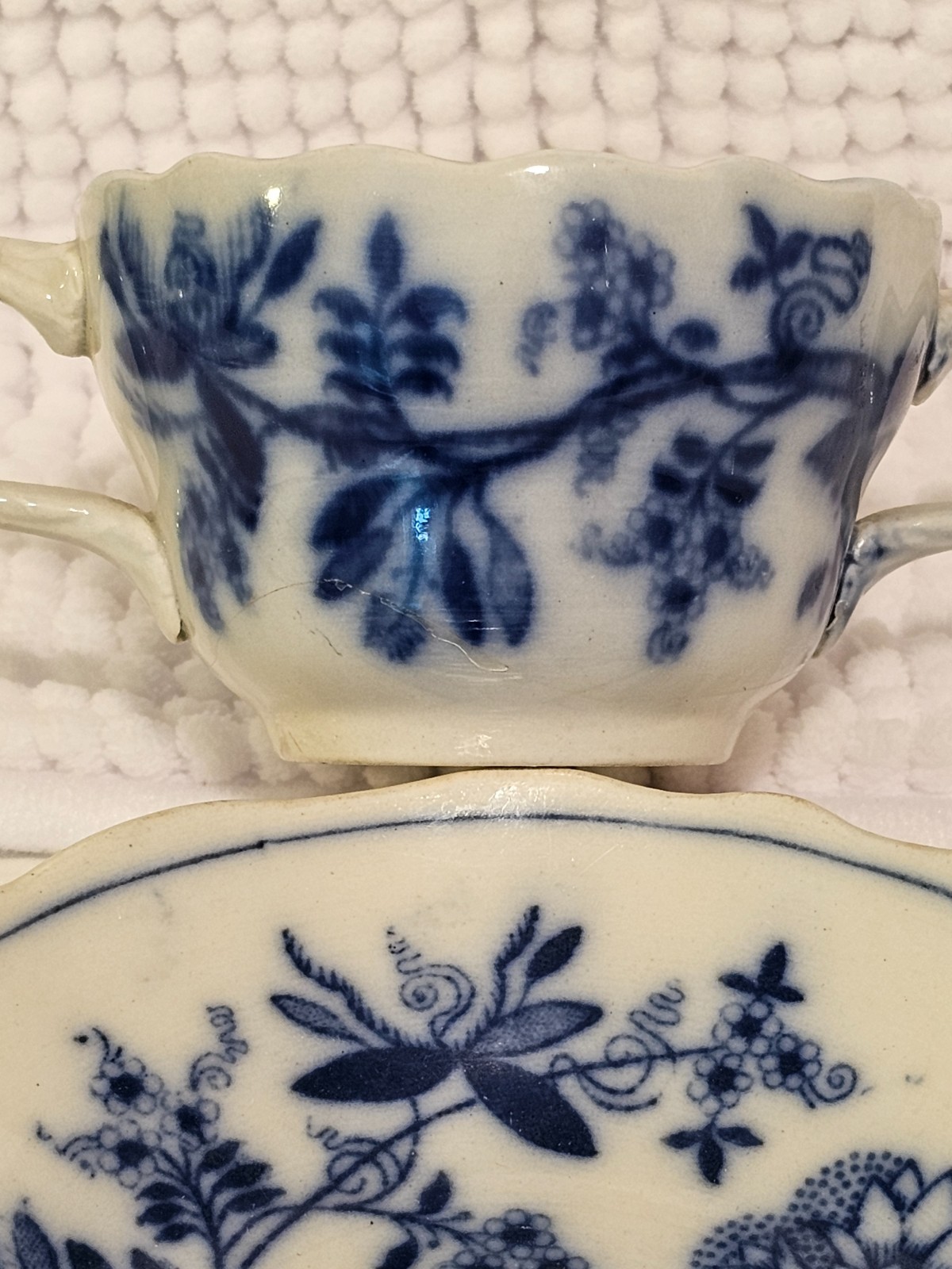 BARGAIN Bouillon cup w/saucer and lid, DAMAGED, Blue Onion