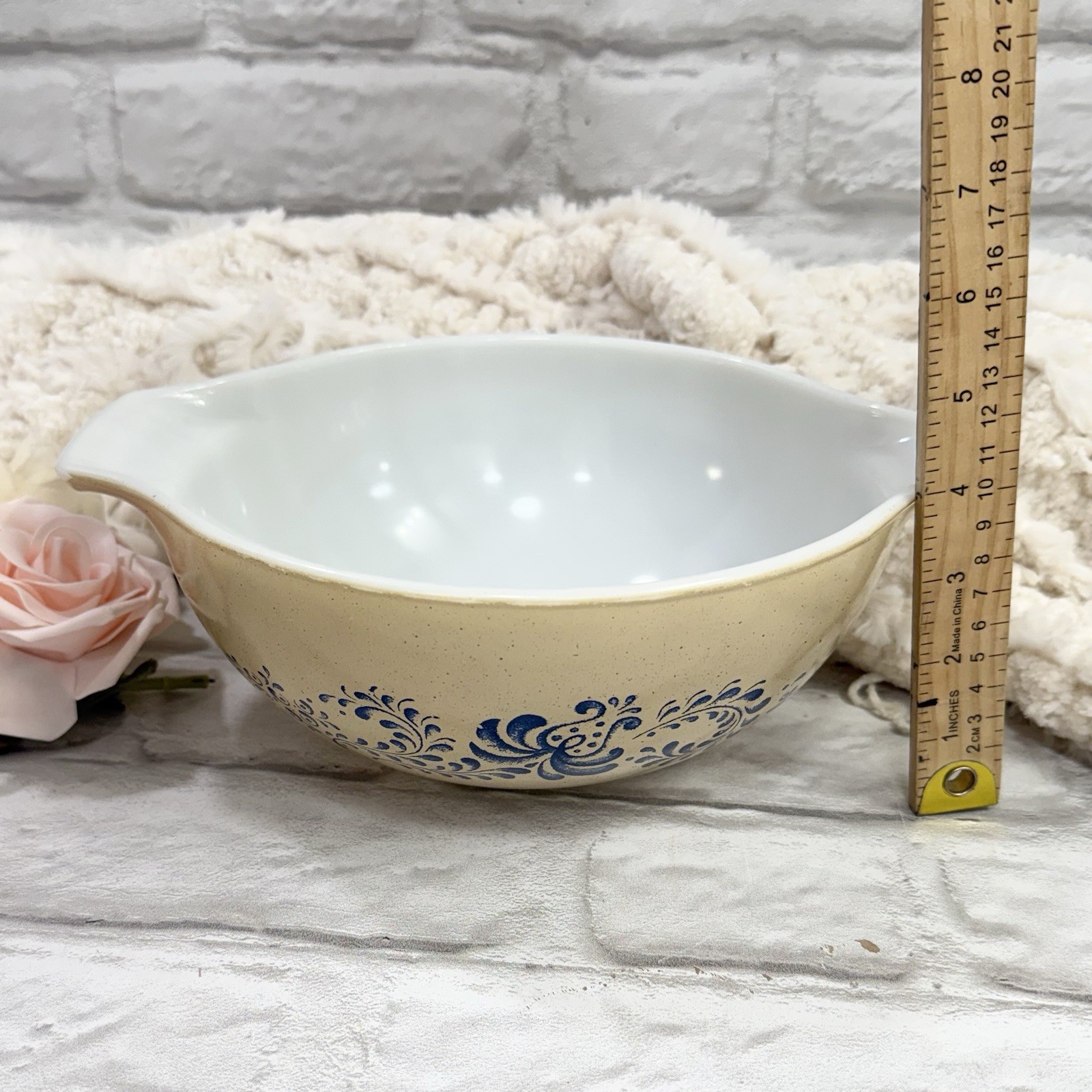 Vtg PYREX Homestead Cinderella Nesting Mixing Bowls 2ct 443 – 2.5 Qt & 444 – 4Qt