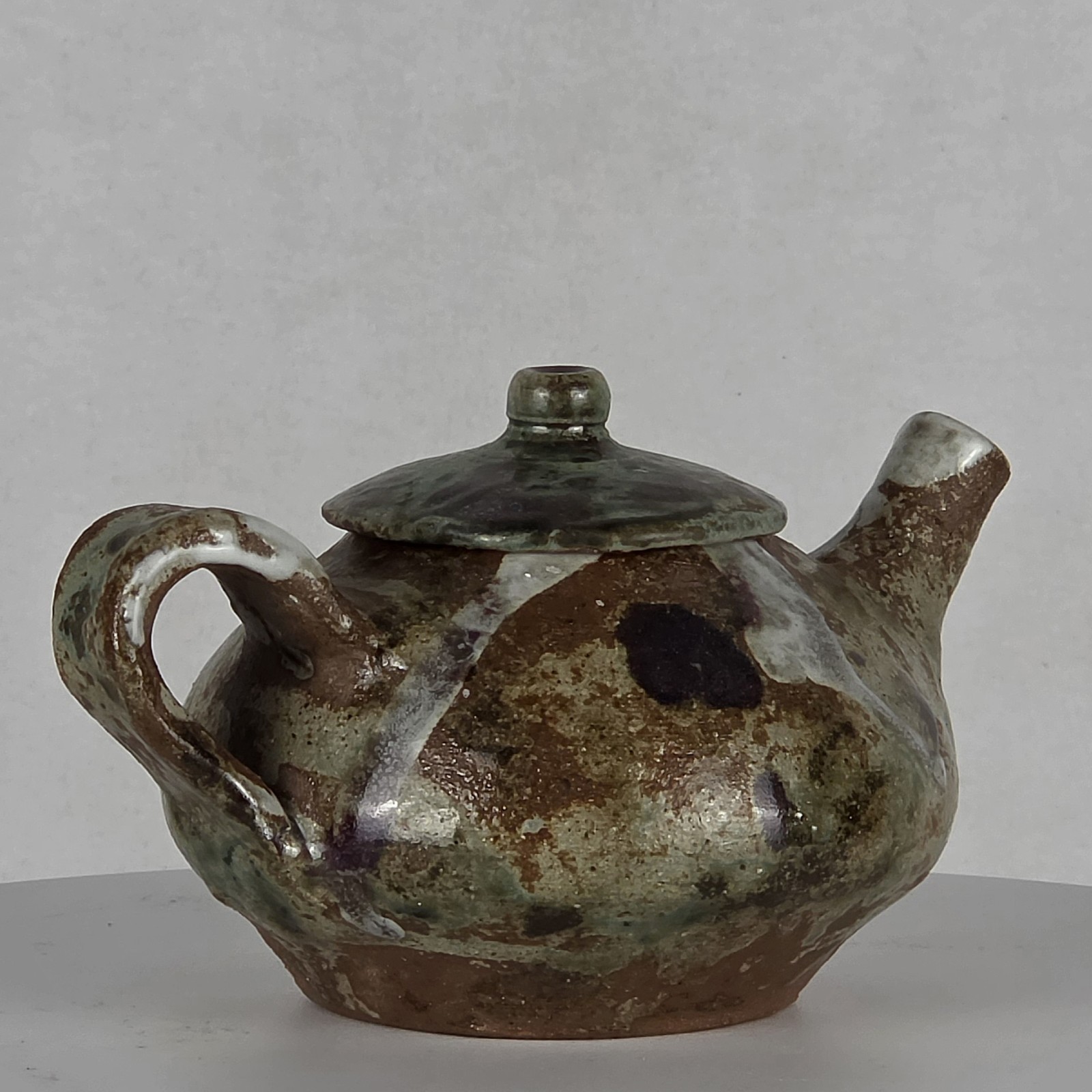 Art Pottery Stoneware Hand-thrown Tea Pot w/Lid Signed Jake ’10 – 6.5″ x 5″ x 4″