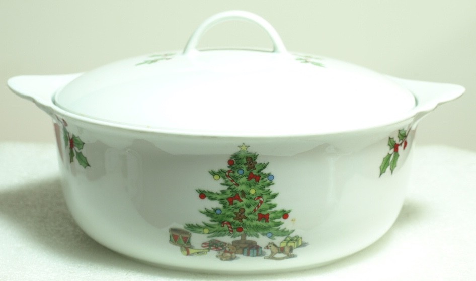 HOLIDAY HOSTESS BY TIENSHAN 26 PIECES 4 PLACE SETTINGS AND 10 EXTRA PIECES “NEW”
