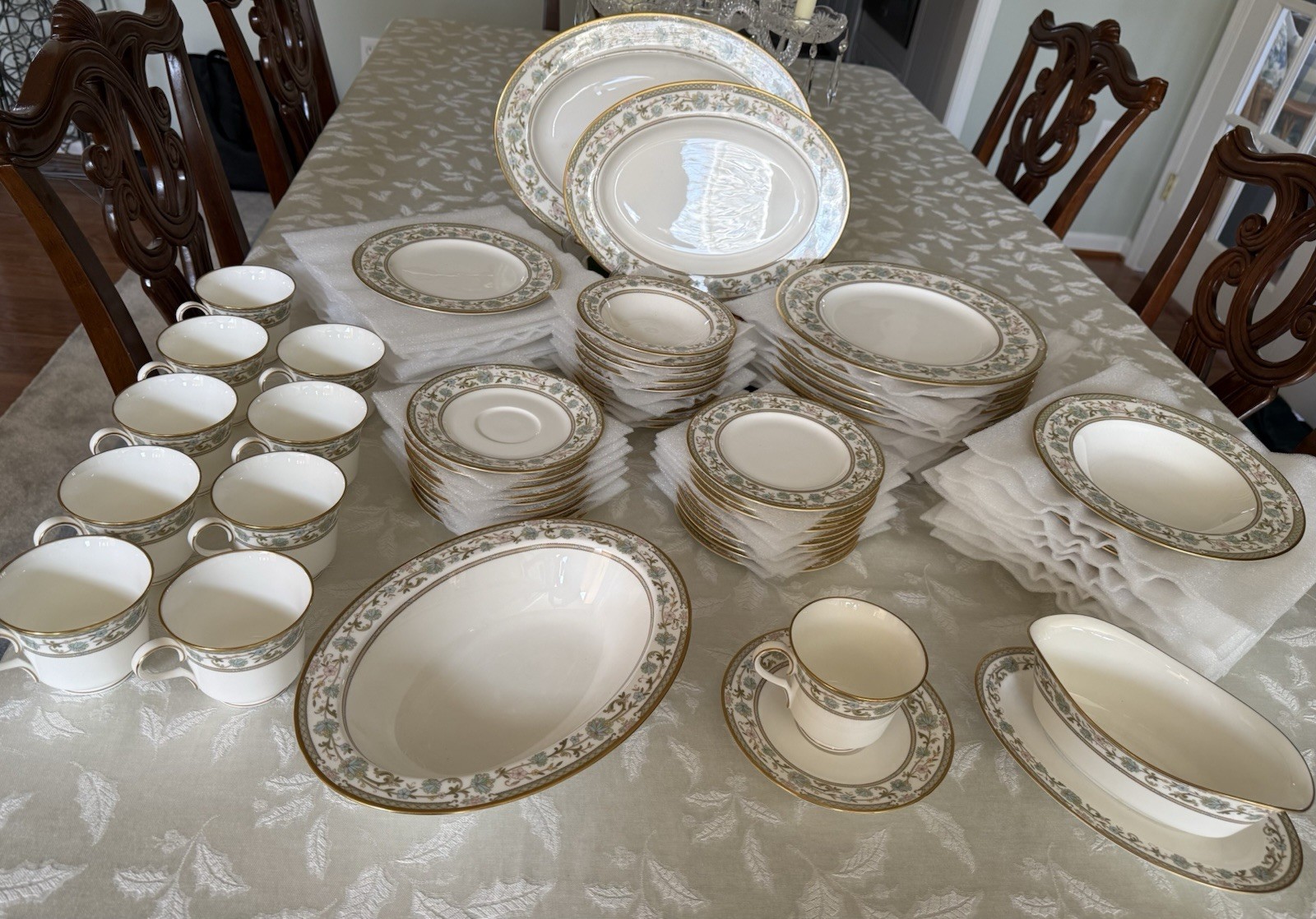 NORITAKE Bone China Sakura (9704) 10: 7 Piece Place Settings + Serving Pieces