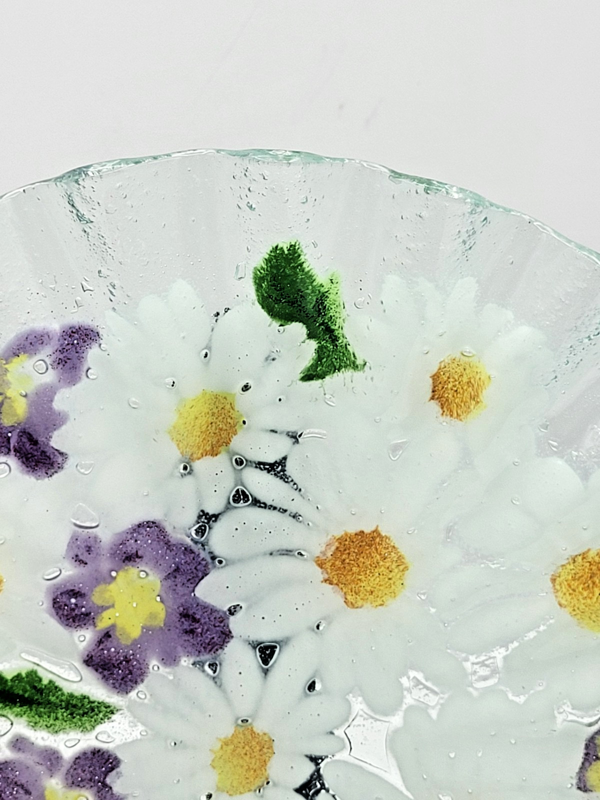 Folio Signed Fused Art Glass Plate Daisy & Pansy 10.25″ Ruffled Edge Hand Made
