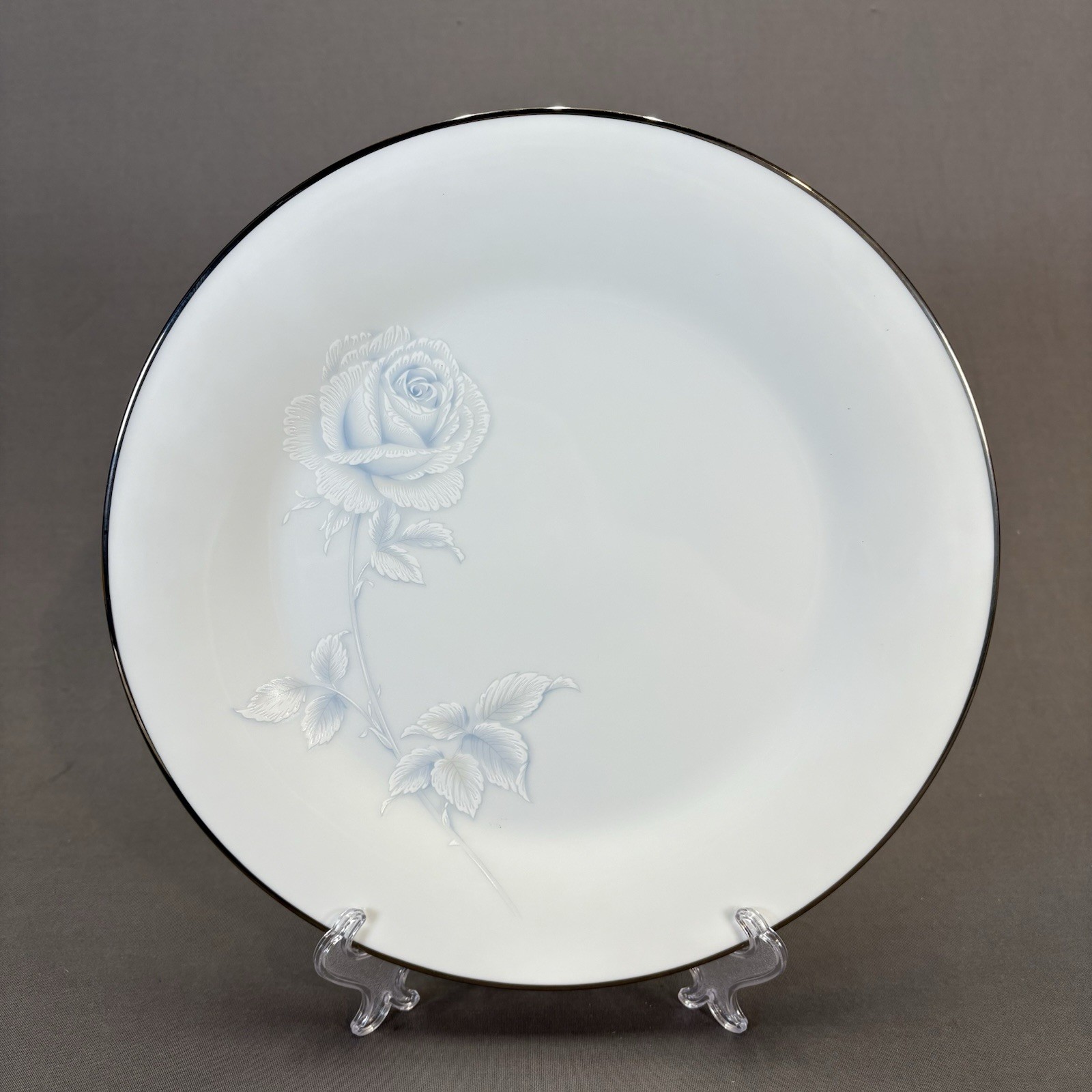 Noritake Vritue Dinner Plates 10 1/2″ Set of 4 White Blue Roses Platinum Trim