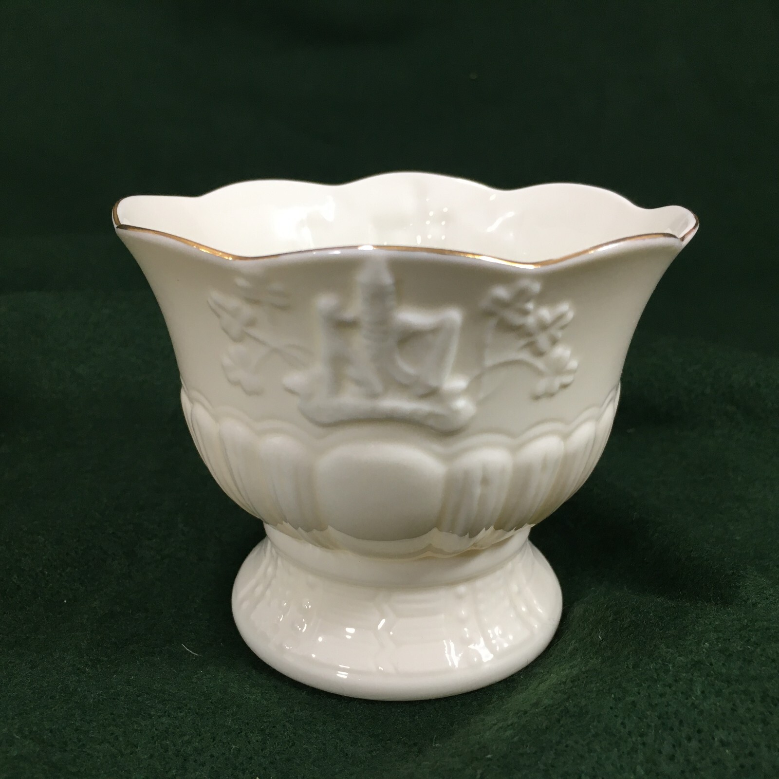 Belleek Collectors Society 2012 Pedestal Bowl Parian Irish China Gold Rim 3.25×4