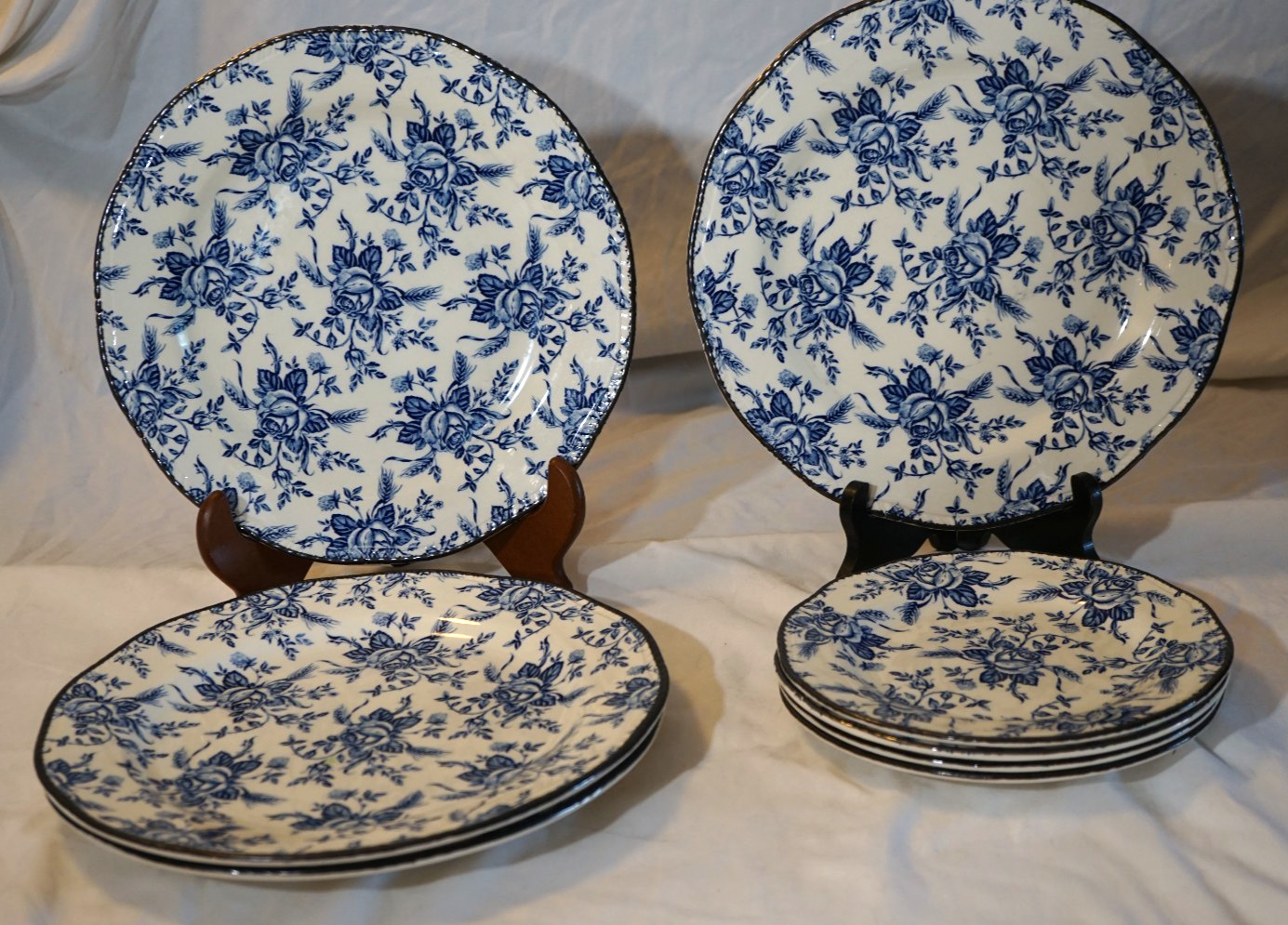 WOOD AND SONS CHINA COLONIAL ROSE BLUE 4 DINNER 11″ & 4 SALAD PLATES 8″ ENGLAND