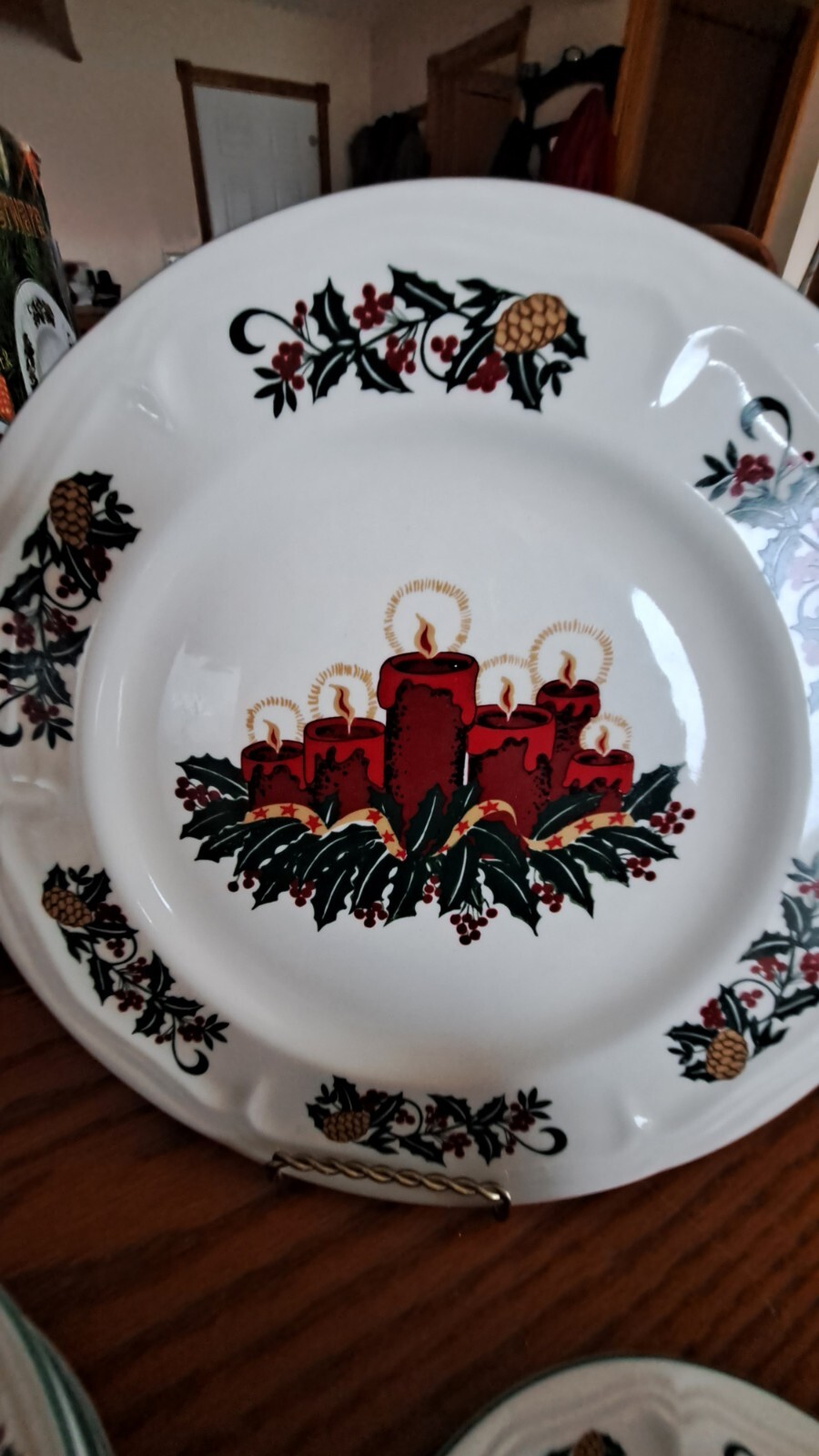 GEI Vintage Beautiful Christmas Candle Pattern 31 Piece Dinnerware Grouping