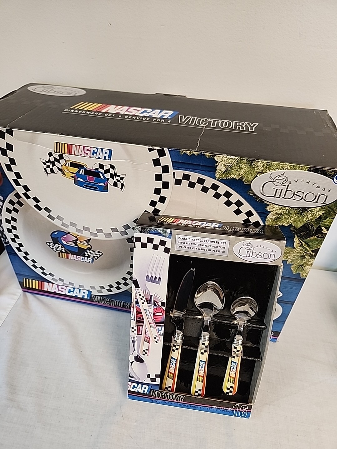 Rare Vintage Gibson Nascar Victory 16 Piece Dinnerware Set For 4 New & FLATWARE