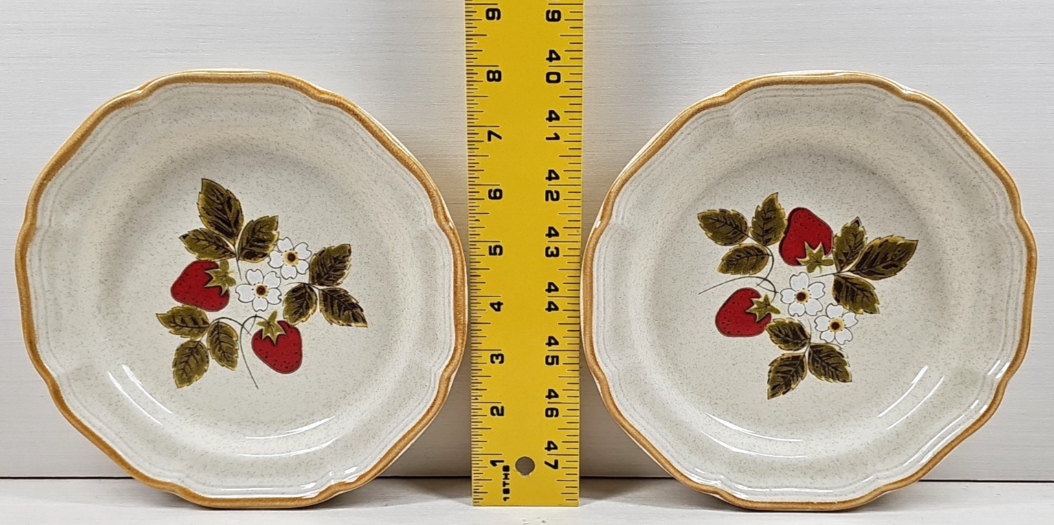(8) Mikasa Strawberry Festival Salad Plates Set Vinage Fruit Scalloped Retro Lot
