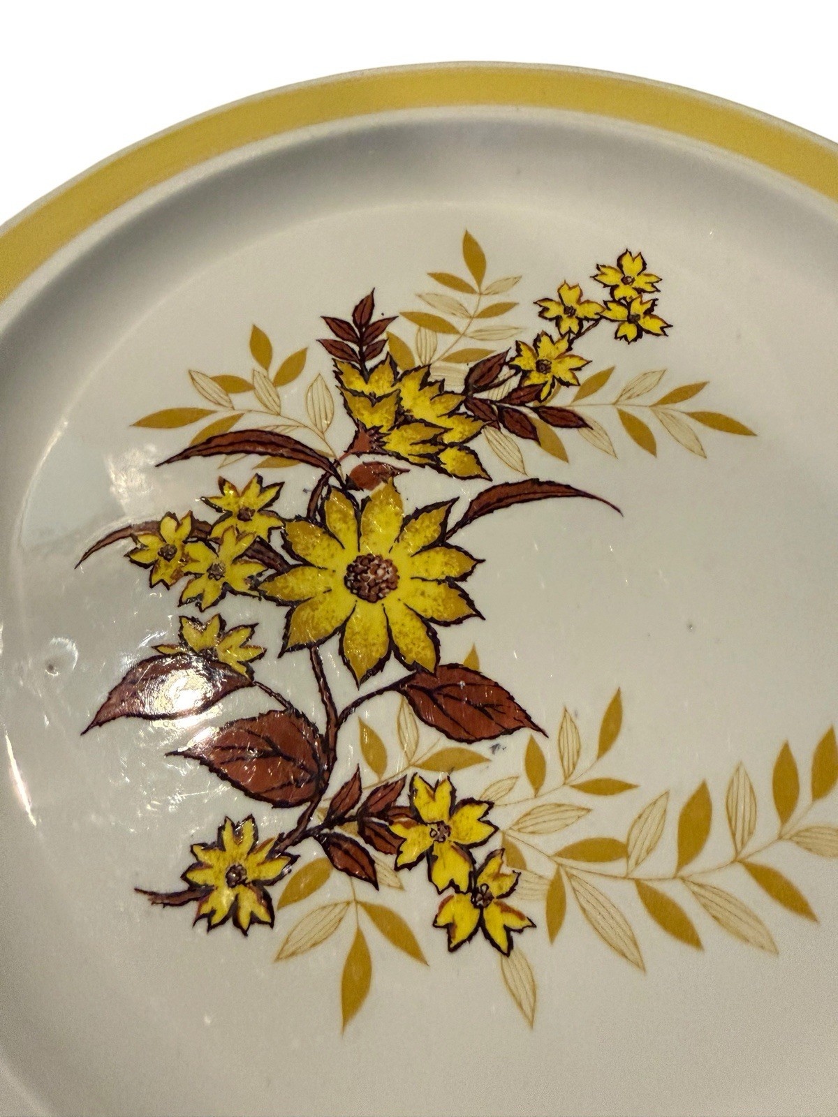 Royal China Company Yellow Flower 10.5 Inch Abstract Flower Plate Home Decor