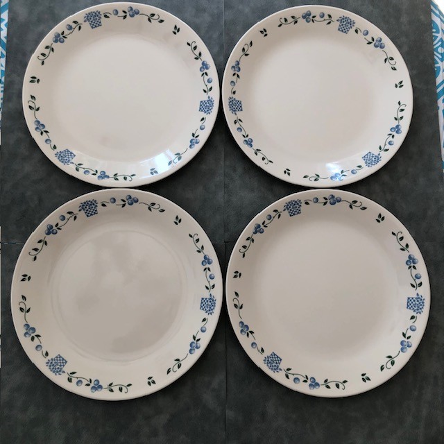 4 Corelle Blueberry Bouquet Dinner plates 10.25″ wide Set of 4 plates