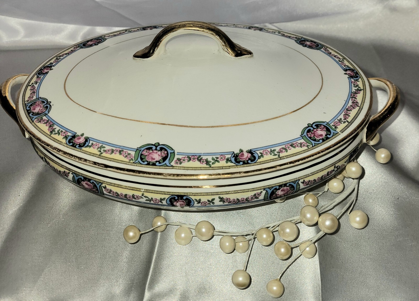 Vtg Royal China International Covered Casserole W/Pink Rose Garland Blue Scroll