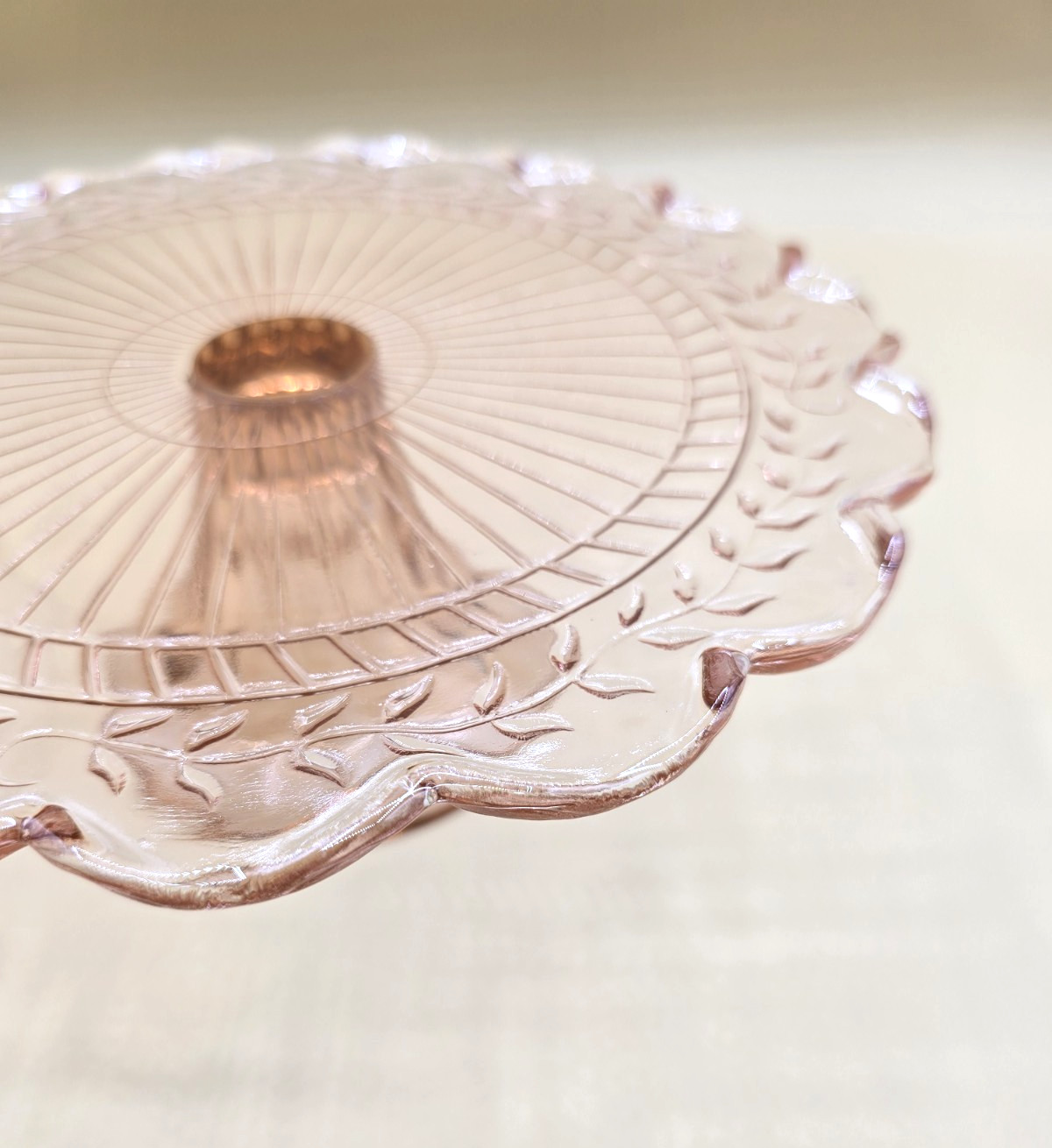 Vintage-like Cambridge Maison Pink Cake Stand By Circleware Crystal 9×3 inches