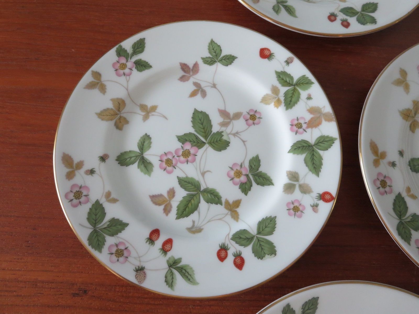 Set of 6 Wedgwood Bone China Wild Strawberry Bread & Butter Plates 6”