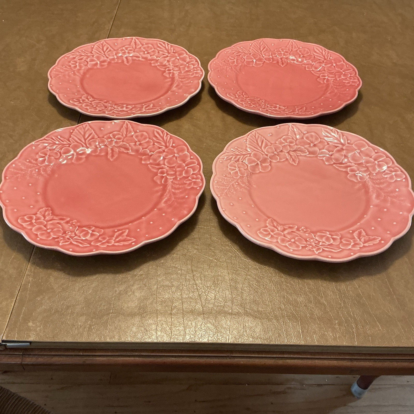 VTG Bordallo Pinheiro “Ingrid Pink” 10 3/8” Dinner Plates Set/4 Retired Pattern
